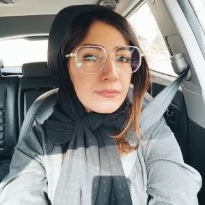 یسنا منصوری