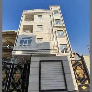 املاک بزرگ بنفش